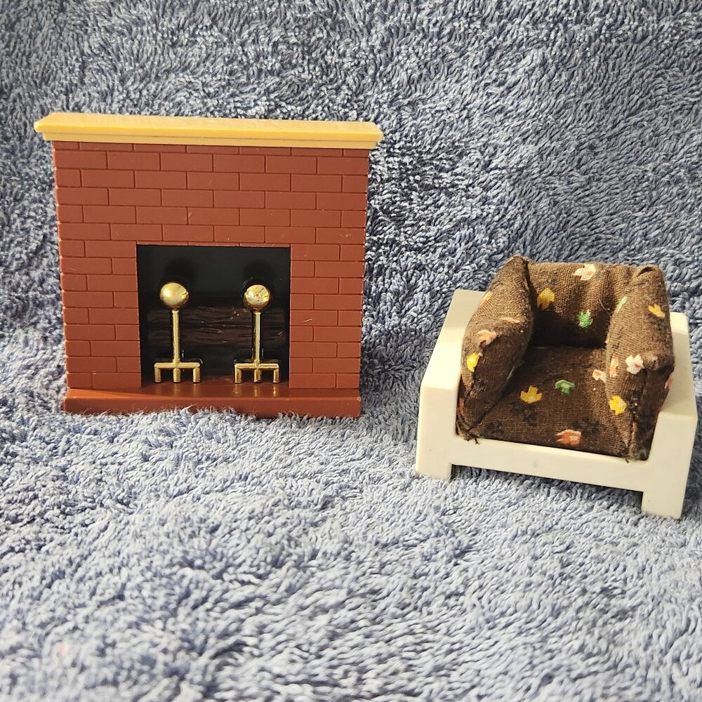 Fisher Price *VINTAGE* 1970's Dollhouse Set #1